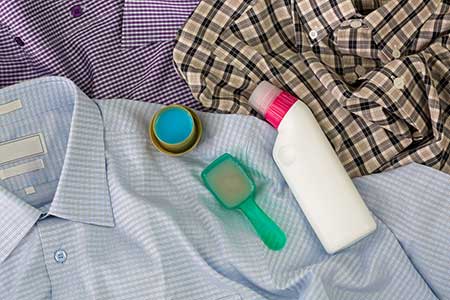 پاک کردن لکه ی نرم کننده ها از روی انواع پیراهن و لباس