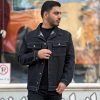 کت جین یقه انگلیسی دو جیب مردانه ذغالی 118024-3 نمای تنخور