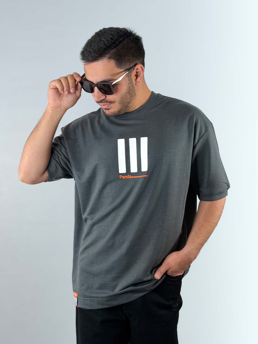 3LINES-Boxy-T‑Shirt-–-Gray-1220190-1 تیشرت باکسی یا دراپ شولدر قواره آزاد و سرشانه افتاده طوسی 1220190-28 نمای جلو