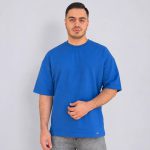 نمای جلو تیشرت آبی کاربنی ساده machinist روی تن مدل