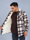 نمای جلو سویشرت پشمی کرم مردانه چهارخونه با خز داخلی