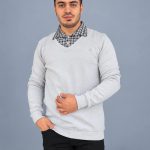 بلوز بافت یقه پیراهنی مردانه رنگ طوسی روشن با پارچه سلانیک و طراحی دو یقه چهارخانه